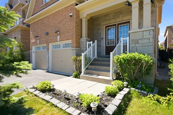 223 Lyle DR, Clarington, ON L1C 0V6
