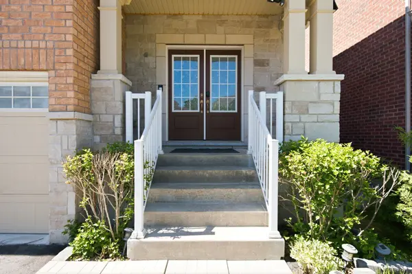223 Lyle DR, Clarington, ON L1C 0V6