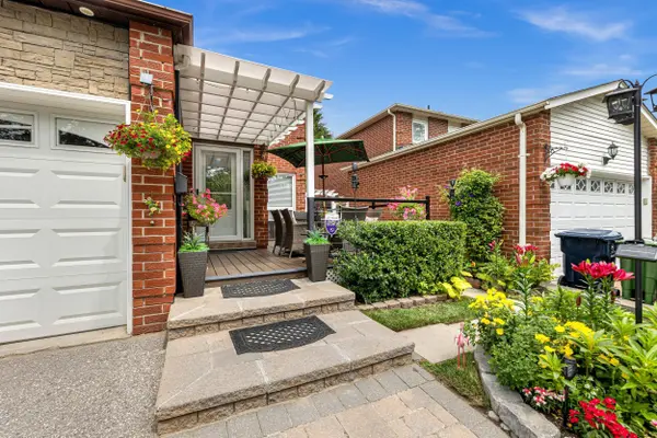 4 Apsco AVE, Toronto E10, ON M1E 5A8