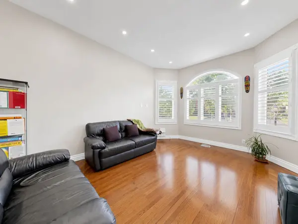 19 Wigston CT, Whitby, ON L1R 2B9