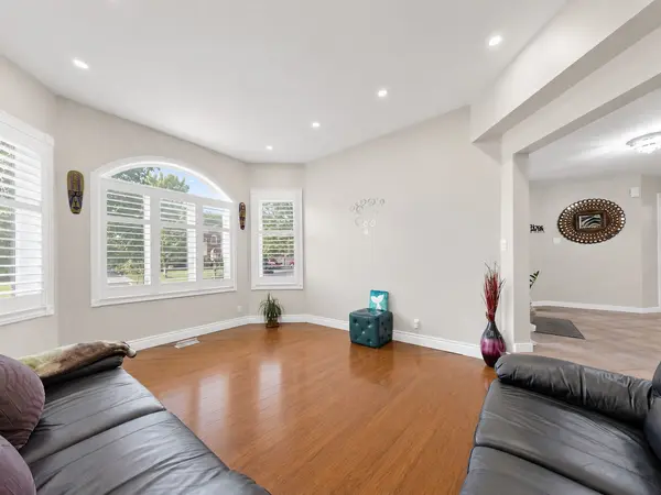 19 Wigston CT, Whitby, ON L1R 2B9