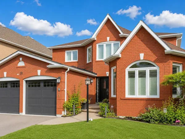 19 Wigston CT, Whitby, ON L1R 2B9