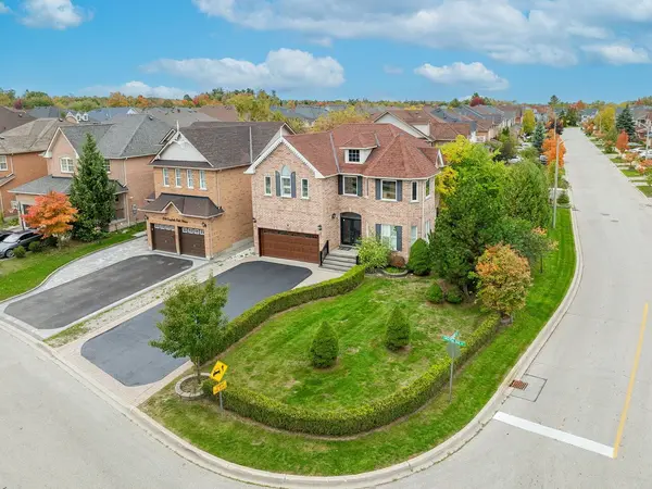 136 English Oak DR, Richmond Hill, ON L4E 4G4