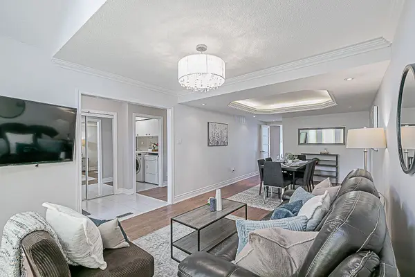 310 Chambers CRES, Newmarket, ON L3X 1T2