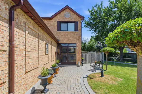135 Andrea LN, Vaughan, ON L4L 1E6
