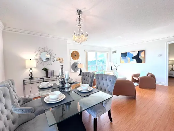 51 Saddlecreek DR #605, Markham, ON L3T 7Z1