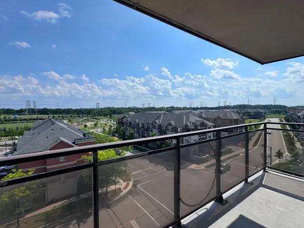 51 Saddlecreek DR #605, Markham, ON L3T 7Z1