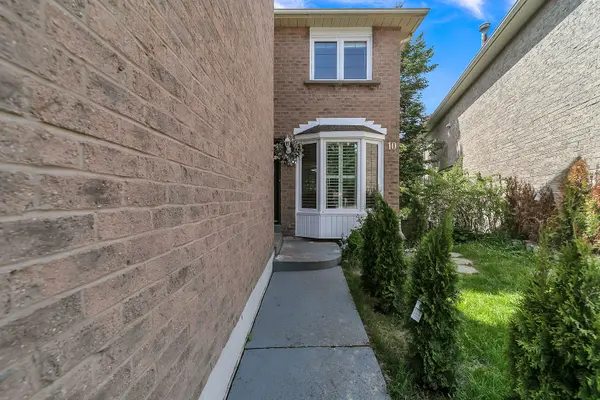 10 Park Lane CIR, Richmond Hill, ON L4C 6S8