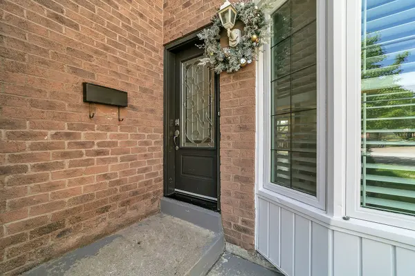 10 Park Lane CIR, Richmond Hill, ON L4C 6S8