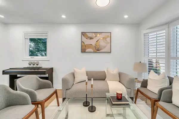 10 Park Lane CIR, Richmond Hill, ON L4C 6S8