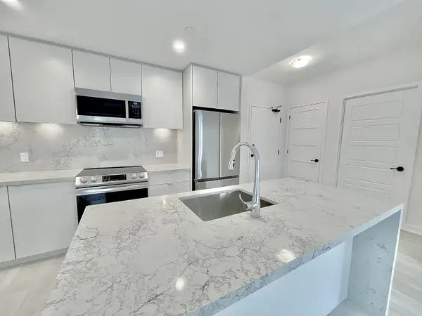 415 Sea Ray AVE #210, Innisfil, ON L9S 0R5