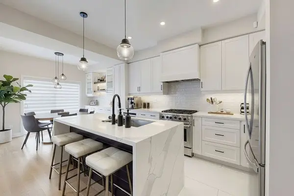 11 Martina CRES, Vaughan, ON L4H 3B6
