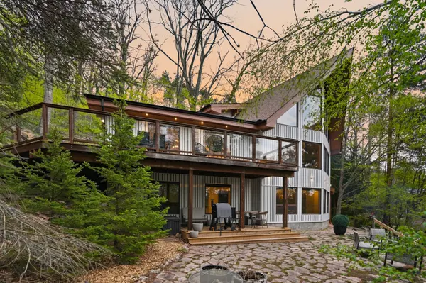 10 Pine HL, Oro-medonte, ON L4M 4Y8