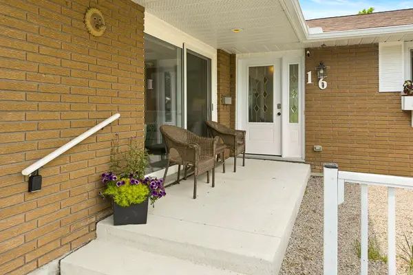 16 Price DR, Oro-medonte, ON L3V 6H2