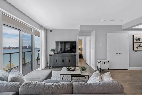 110 Marine Parade DR #901, Toronto W06, ON M8V 0A3
