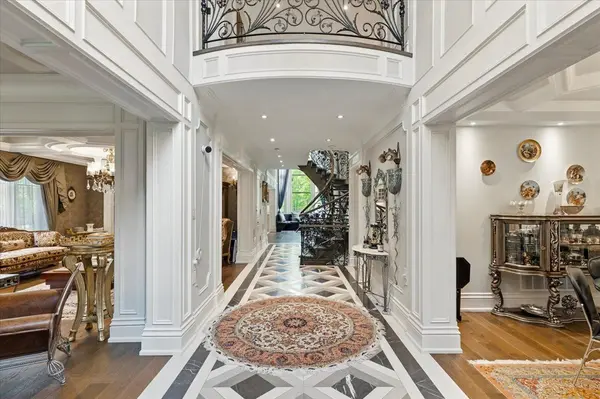883 Parkland AVE, Mississauga, ON L5H 3G6
