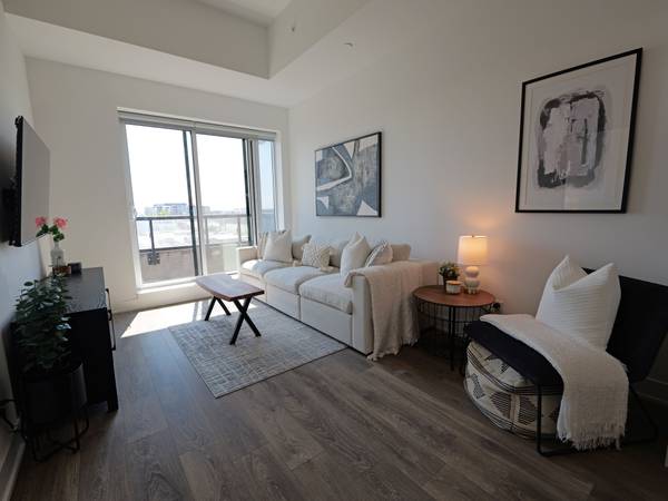 2481 Taunton RD #401, Oakville, ON L6H 3R7