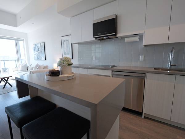 2481 Taunton RD #401, Oakville, ON L6H 3R7