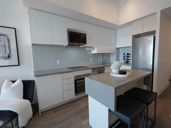 2481 Taunton RD #401, Oakville, ON L6H 3R7