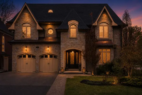 2 Braecrest AVE, Toronto W09, ON M9P 1Z4