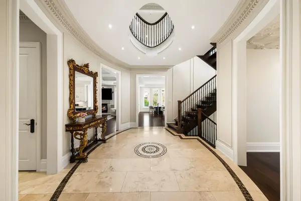 2 Braecrest AVE, Toronto W09, ON M9P 1Z4