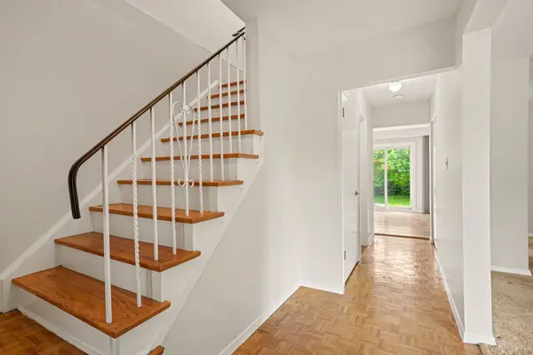 45 Edilou DR, Toronto W06, ON M8W 4B4