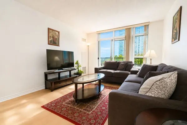 35 Kingsbridge Garden CIR #513, Mississauga, ON L5R 3Z5