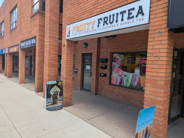 245 Queen ST S #6, Mississauga, ON L5M 1L7