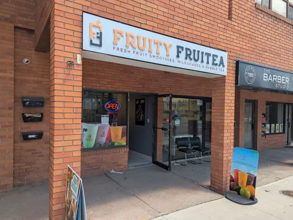 245 Queen ST S #6, Mississauga, ON L5M 1L7
