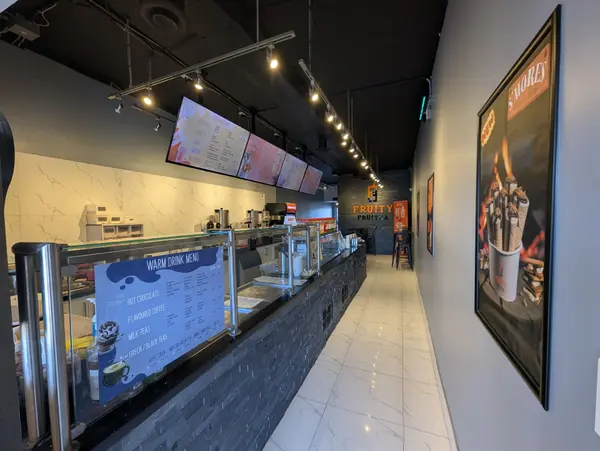 245 Queen ST S #6, Mississauga, ON L5M 1L7