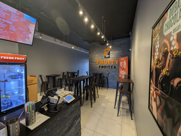 245 Queen ST S #6, Mississauga, ON L5M 1L7