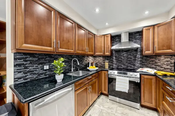 455 Apache CT #35, Mississauga, ON L4Z 3W8