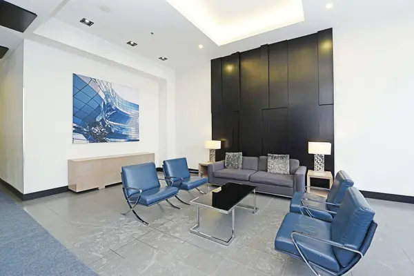 4070 Confederation Pkwy #2204, Mississauga, ON L5B 0E9