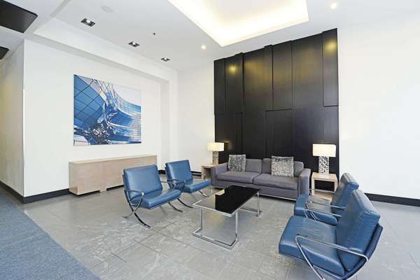 4070 Confederation Pkwy #2204, Mississauga, ON L5B 0E9