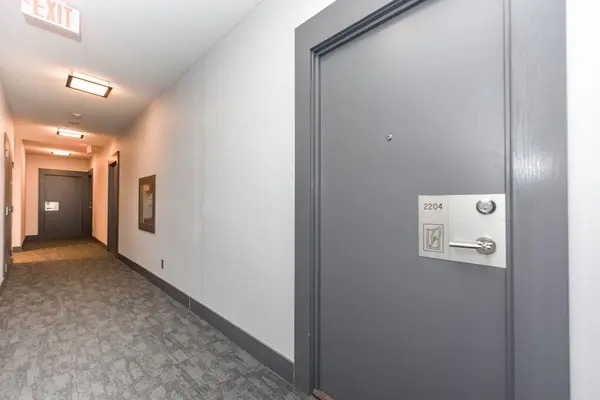 4070 Confederation Pkwy #2204, Mississauga, ON L5B 0E9
