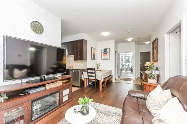 4070 Confederation Pkwy #2204, Mississauga, ON L5B 0E9