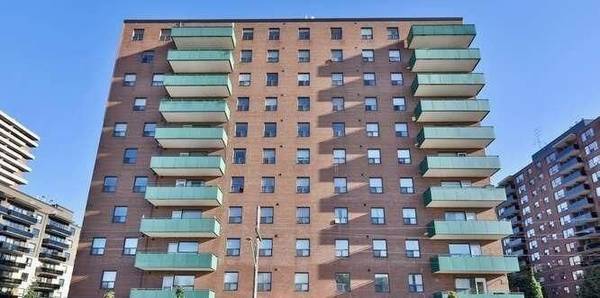 49 Queen ST E #501, Mississauga, ON L5G 4N6