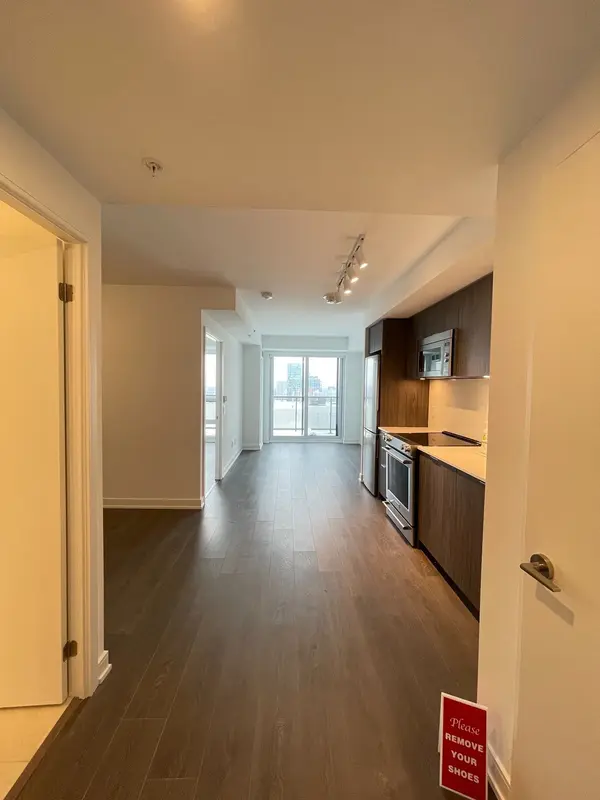 30 Samuel Wood WAY #2405, Toronto W08, ON M9B 6K4
