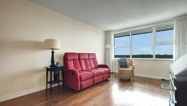 555 Brittany DR #1001, Manor Park - Cardinal Glen And Area, ON K1K 4C5