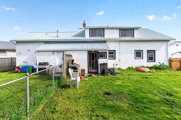 10/12 Manitou CRES E, Loyalist, ON K7N 1B6