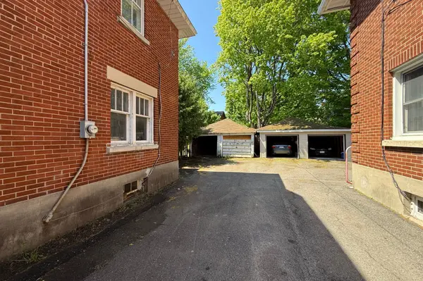 142 Clarendon AVE, Tunneys Pasture And Ottawa West, ON K1Y 0R5