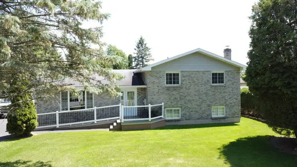 12078 Lakeshore DR E, South Dundas, ON K0C 1X0