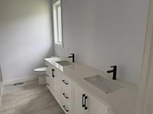 733 Squirrel Hill DR, Kingston, ON K7P 0B2