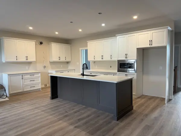 733 Squirrel Hill DR, Kingston, ON K7P 0B2