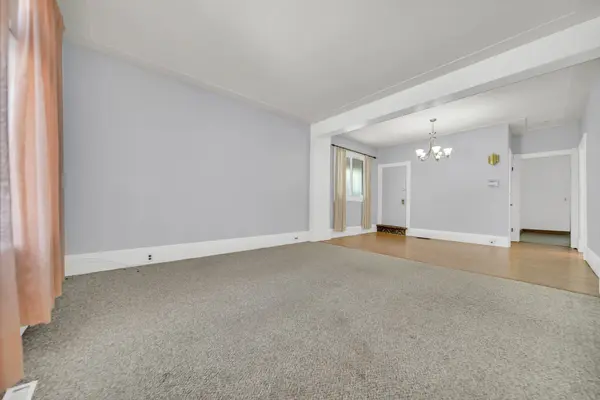 141 Samuel ST, Kitchener, ON N2H 1P9