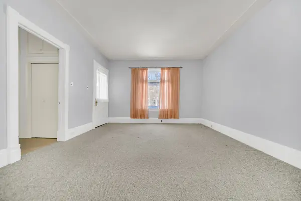 141 Samuel ST, Kitchener, ON N2H 1P9