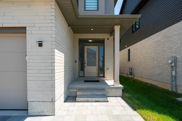 8-7966 Fallon DR, Lucan Biddulph, ON N0M 1V0