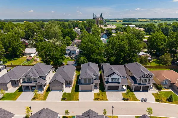 8-7966 Fallon DR, Lucan Biddulph, ON N0M 1V0