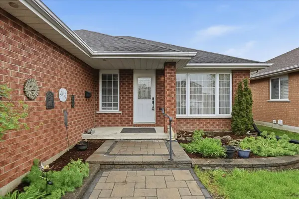 17 Spruce GDNS, Belleville, ON K8N 5W3