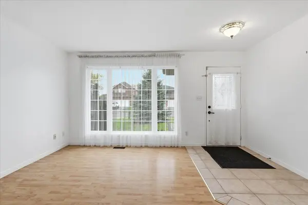 17 Spruce GDNS, Belleville, ON K8N 5W3
